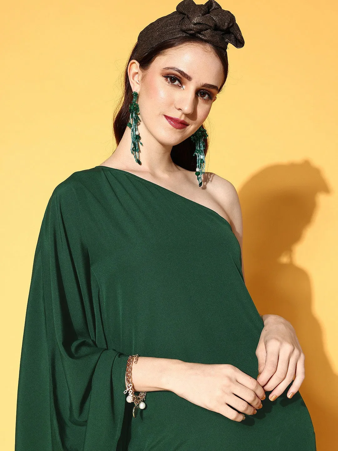 Berrylush Women Solid Green One-Shoulder Neck Batwing Sleeve Crepe Bodycon Mini Dress