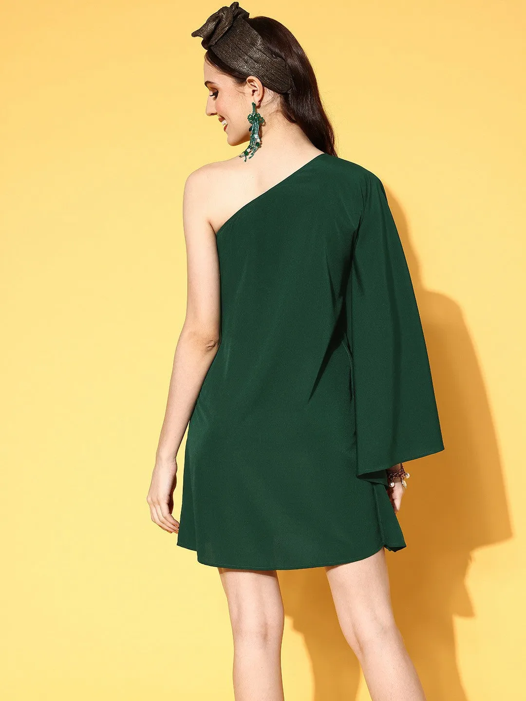 Berrylush Women Solid Green One-Shoulder Neck Batwing Sleeve Crepe Bodycon Mini Dress