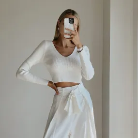 CHESSA White Long Sleeve V Neck Knit Crop Top