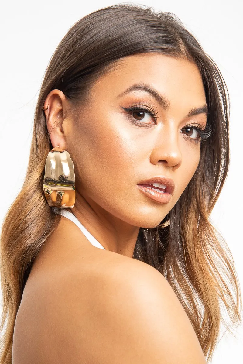 Gold Crinkled Imprinted Curved Earrings - Alyzia